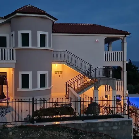 Sea View Luxury Conte With Swiming Pool And Romantic 4* Podstrana