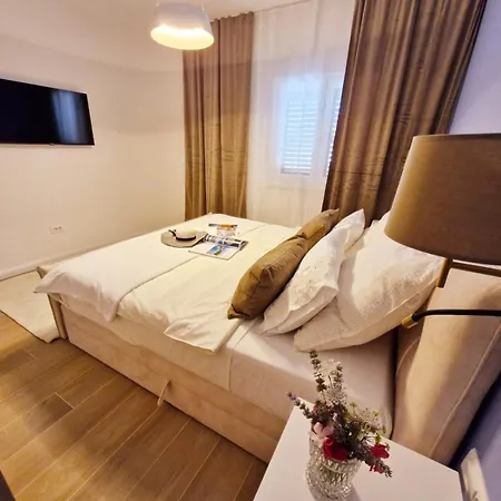 Ξενοδοχείο με διαμερίσματα Sea View Luxury Conte With Swiming Pool And Romantic 4*